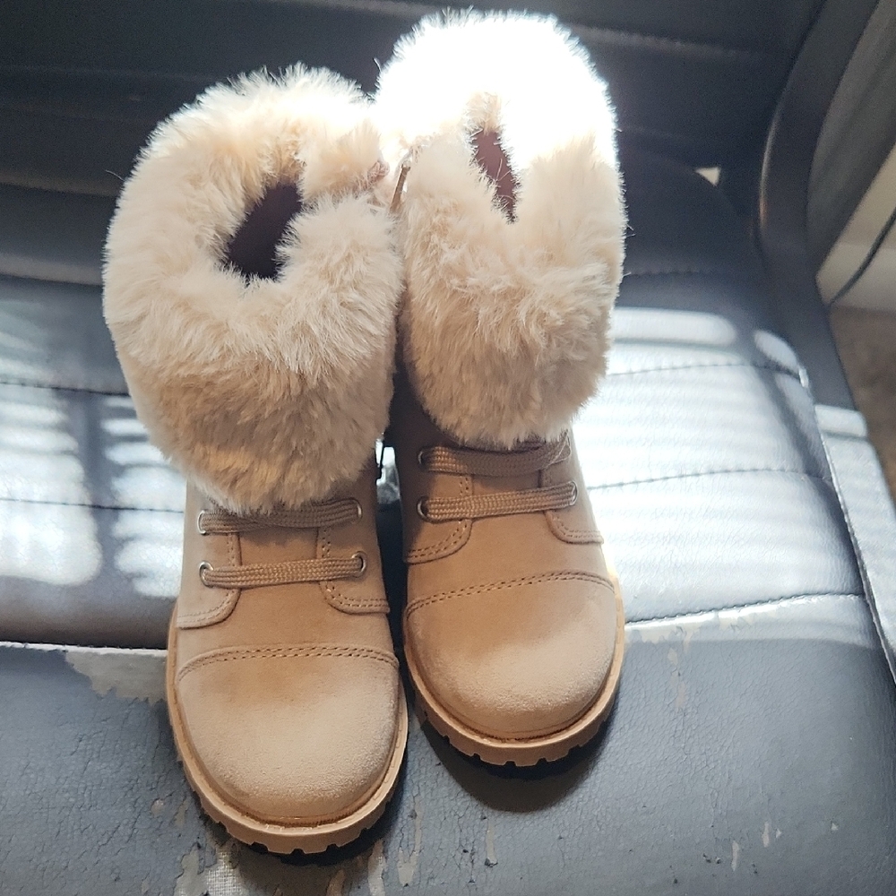 Faux Fur Lined Tan Boots - Girls Size 9
